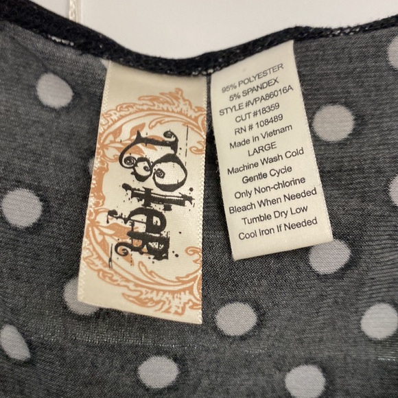 Black and white polka dot top size juniors large - Picture 2 of 4